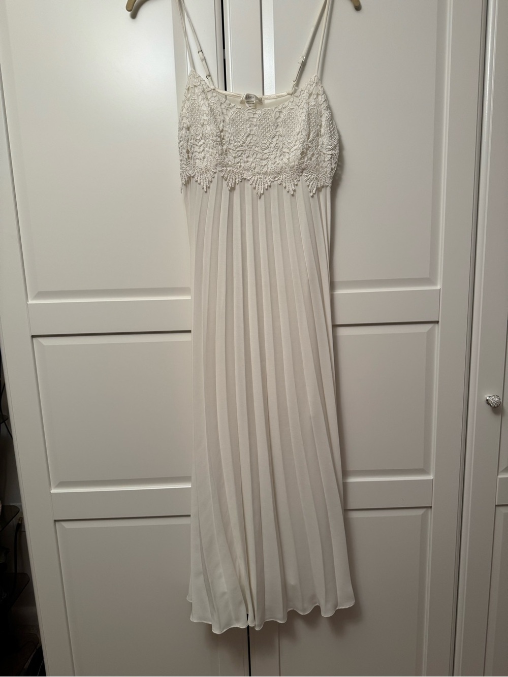 Lace-Trim Pleated Sleep Chemise - Cream